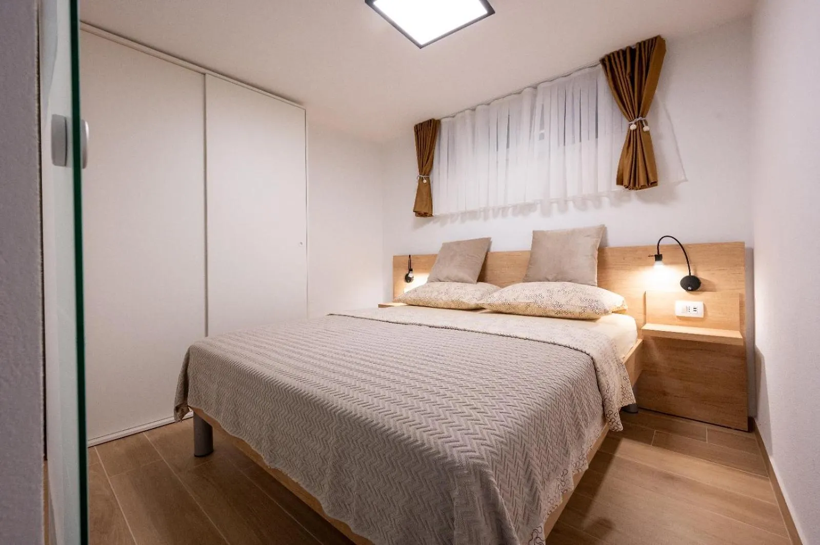 Apartments Gagula Trogir 0*,